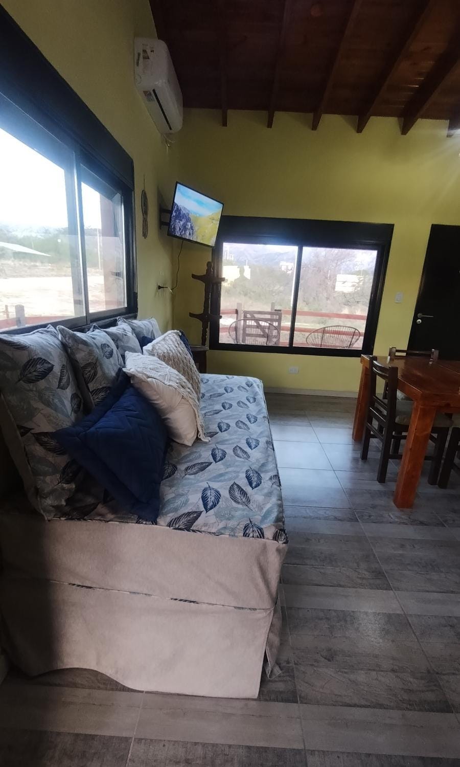 TV and multimedia, Living room, air conditioner