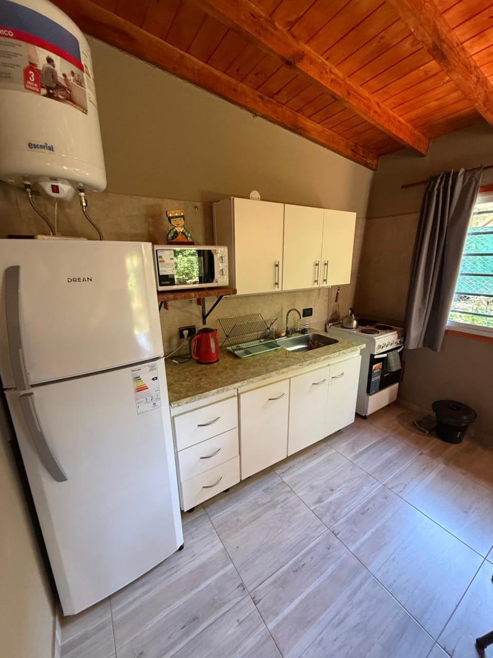 Kitchen or kitchenette, oven