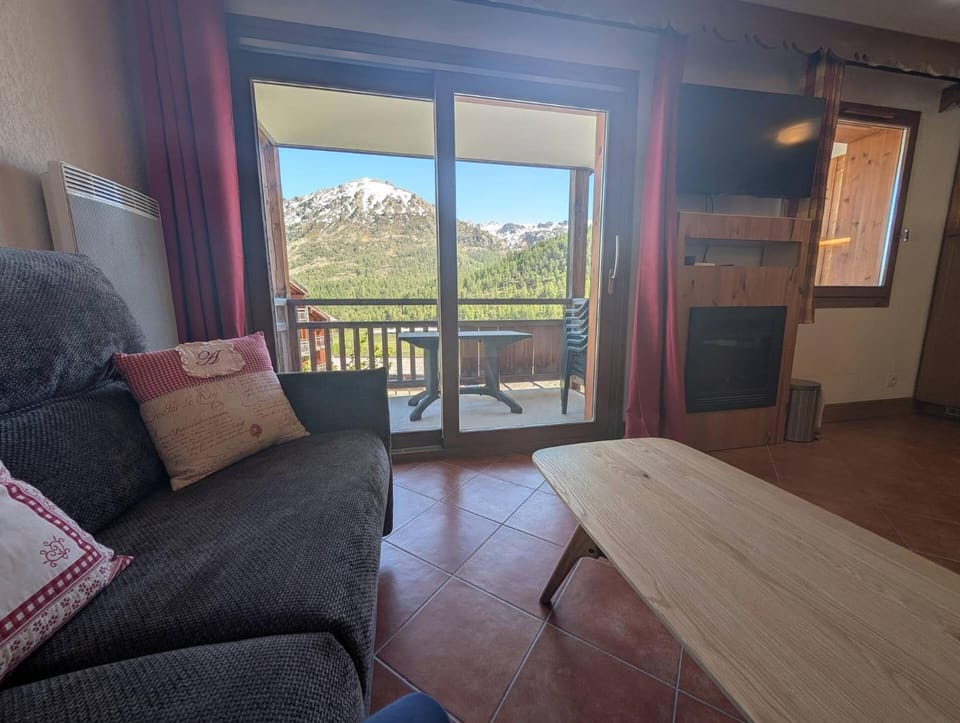 Résidence Les Airelles - appartement plein sud, parking couvert - 50m des pistes MAE-9783 Apartment in Montgenèvre