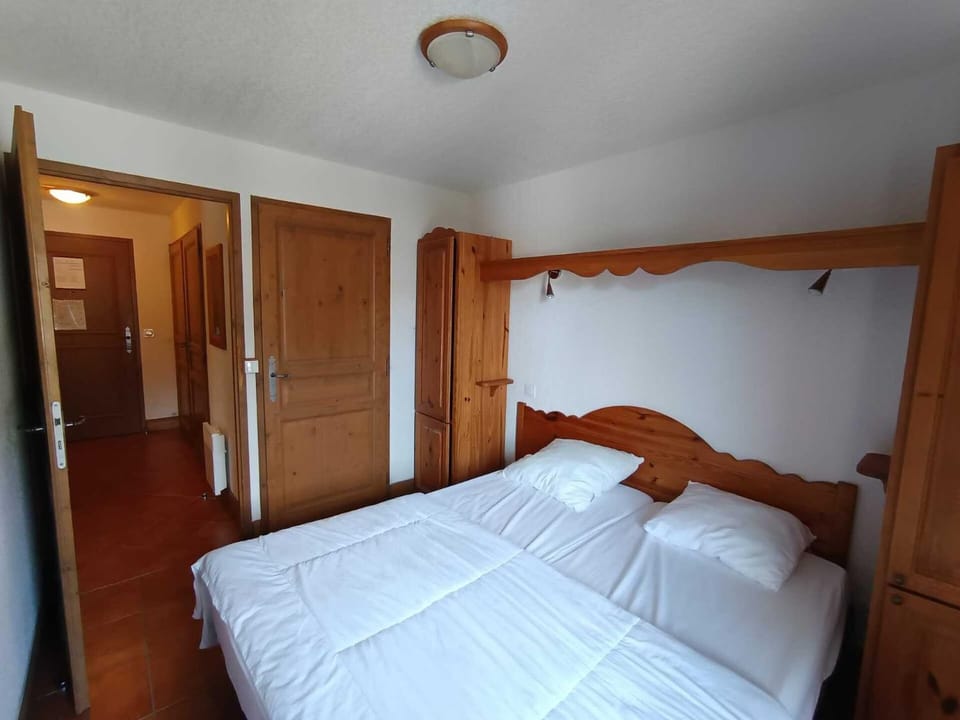 Résidence Les Airelles - appartement plein sud, parking couvert - 50m des pistes MAE-9783 Apartment in Montgenèvre