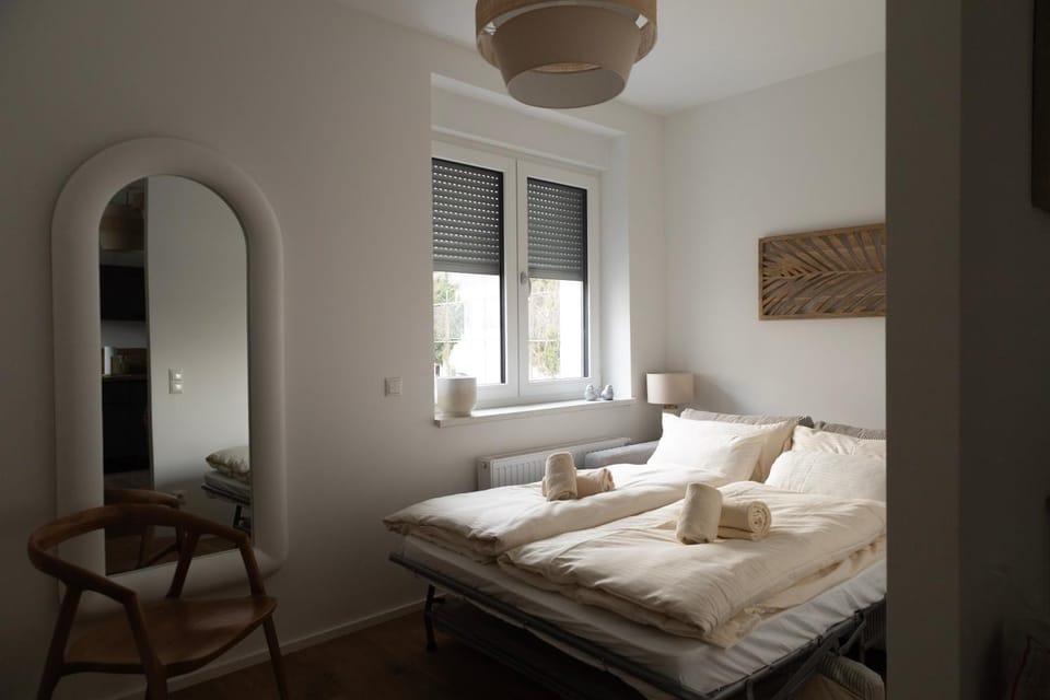 Bed, Photo of the whole room, Bedroom, towels