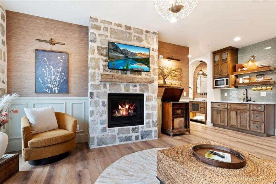 The Oak Room - 2BR 2BA Modern Mountain Loft Near Park City & Sundance Ski Resorts Apartment in Midway