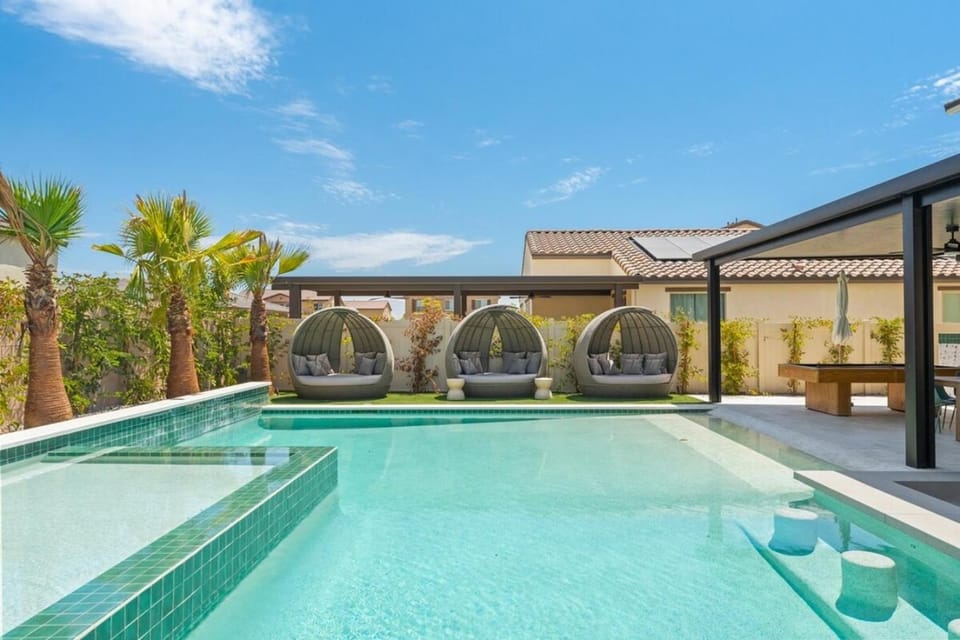 Green Lion - New Spectacular Modern Pool home House in Indio
