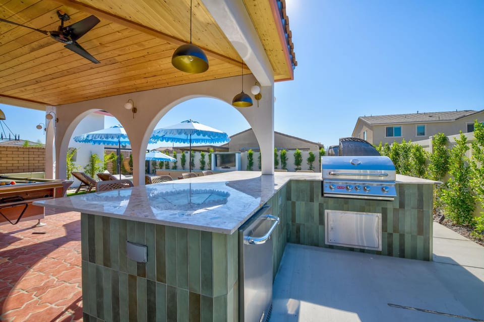 Los Arcos- Exclusive 7 br, Sleeps 19 Pool Home House in Indio