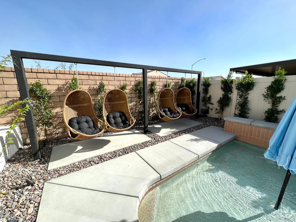 Los Arcos- Exclusive 7 br, Sleeps 19 Pool Home House in Indio