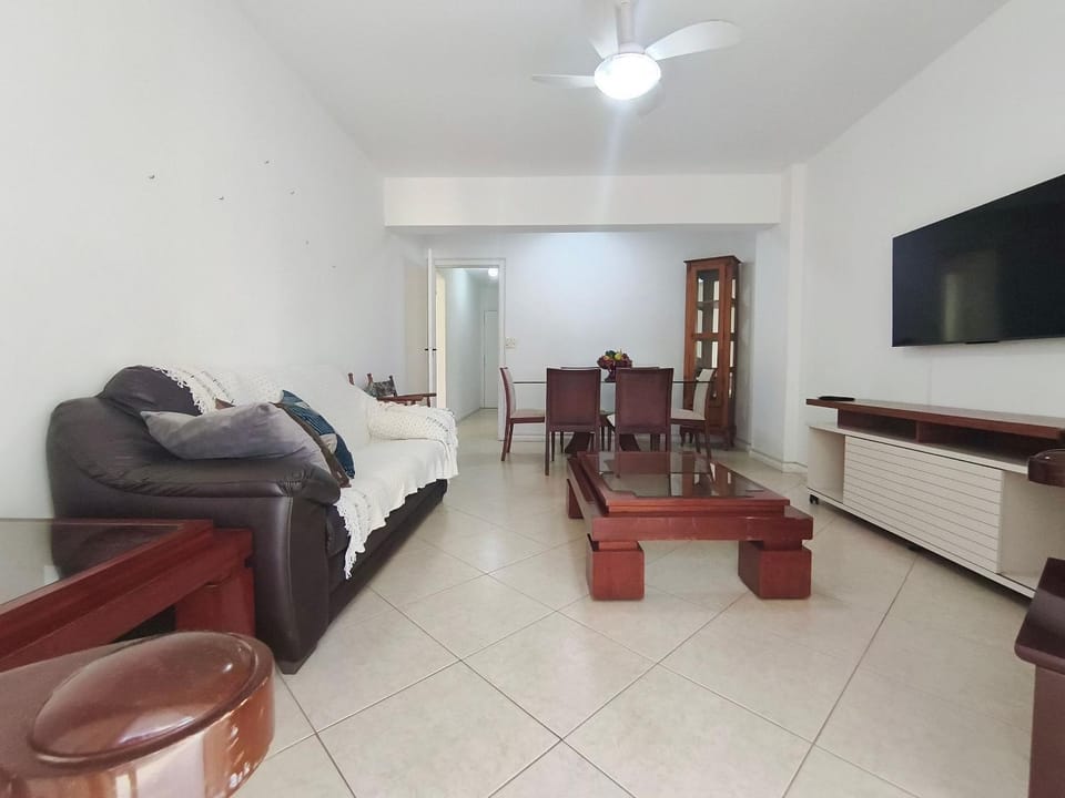 Av Brasil a 200m da praia com vaga térrea Hotel in Camboriú