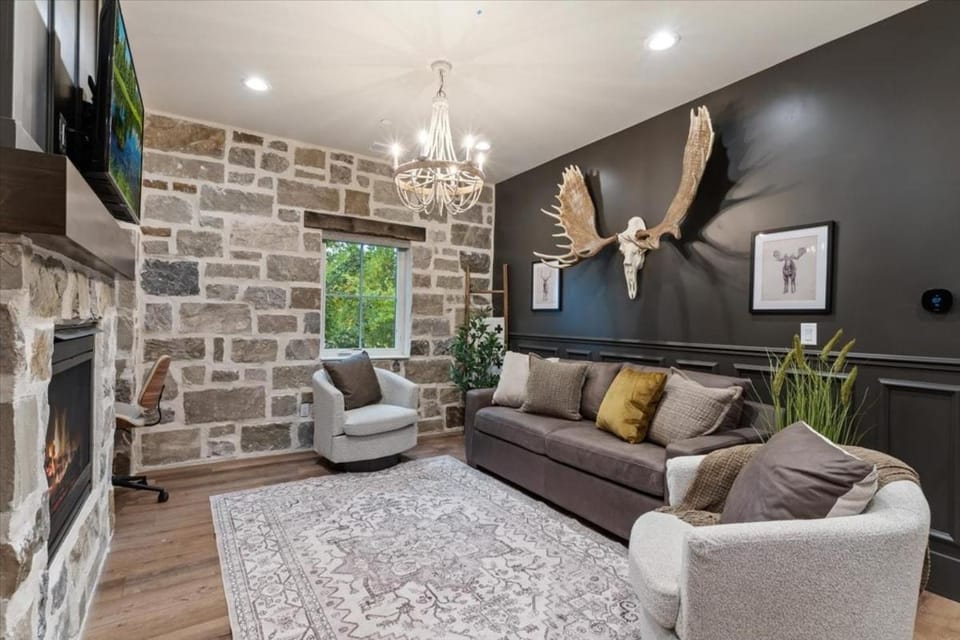 The Moose Room - Newly Built 2B2B Midway Loft Apartment in Midway