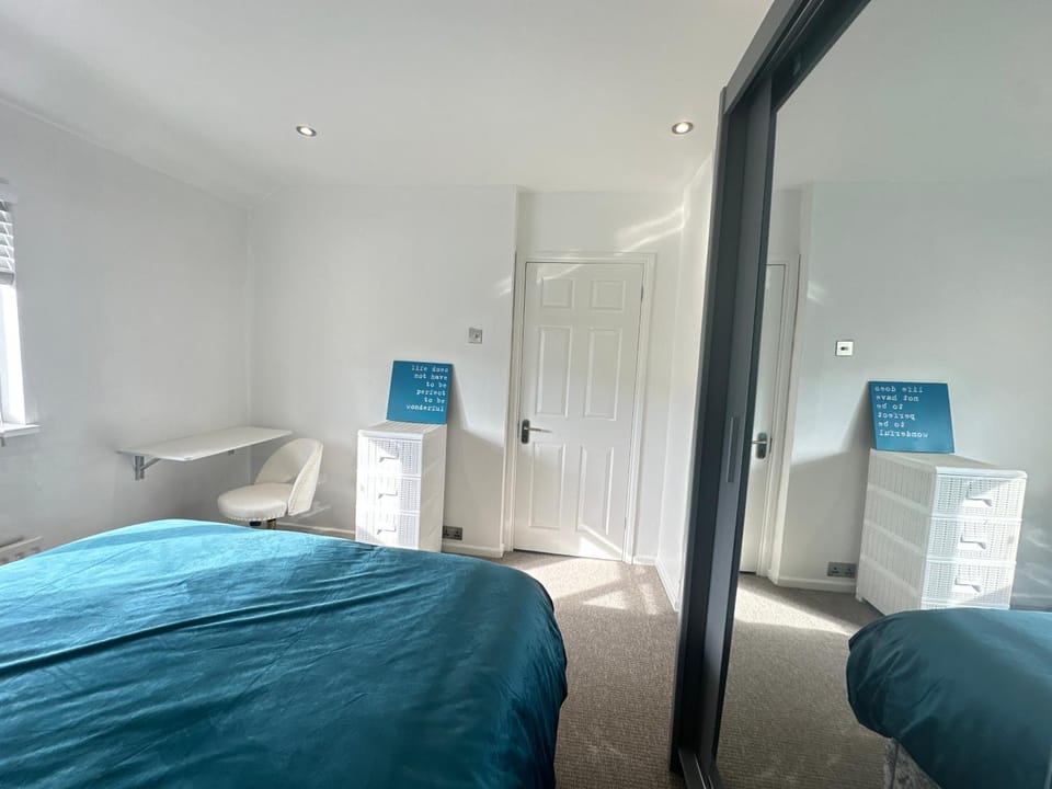 Bed, Bedroom, wardrobe