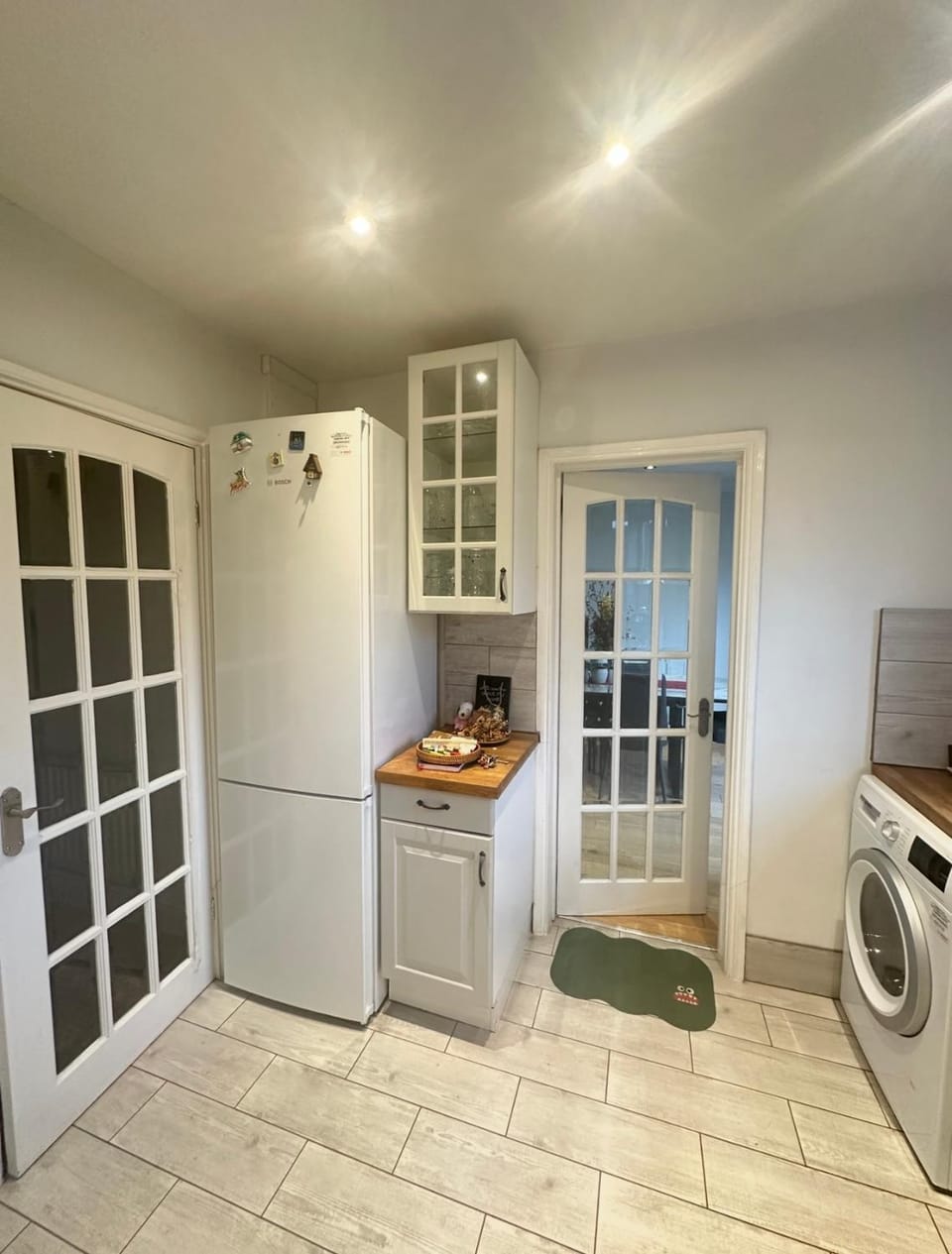 Kitchen or kitchenette, Kitchen or kitchenette, oven, washing machine