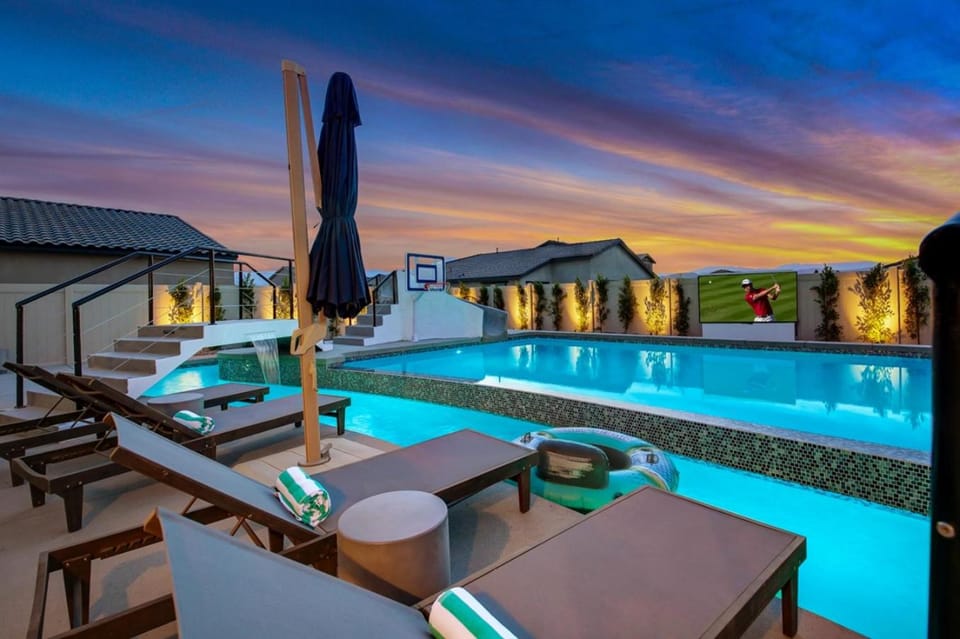 Lazy River Waterslide Gameroom Pool 7BR Sleeps 18 House in Indio