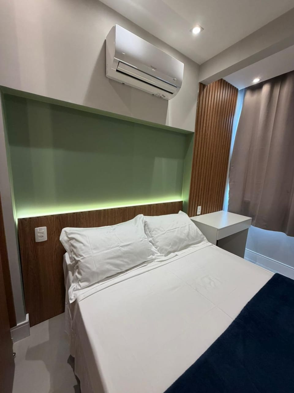 Bed, Bedroom, air conditioner