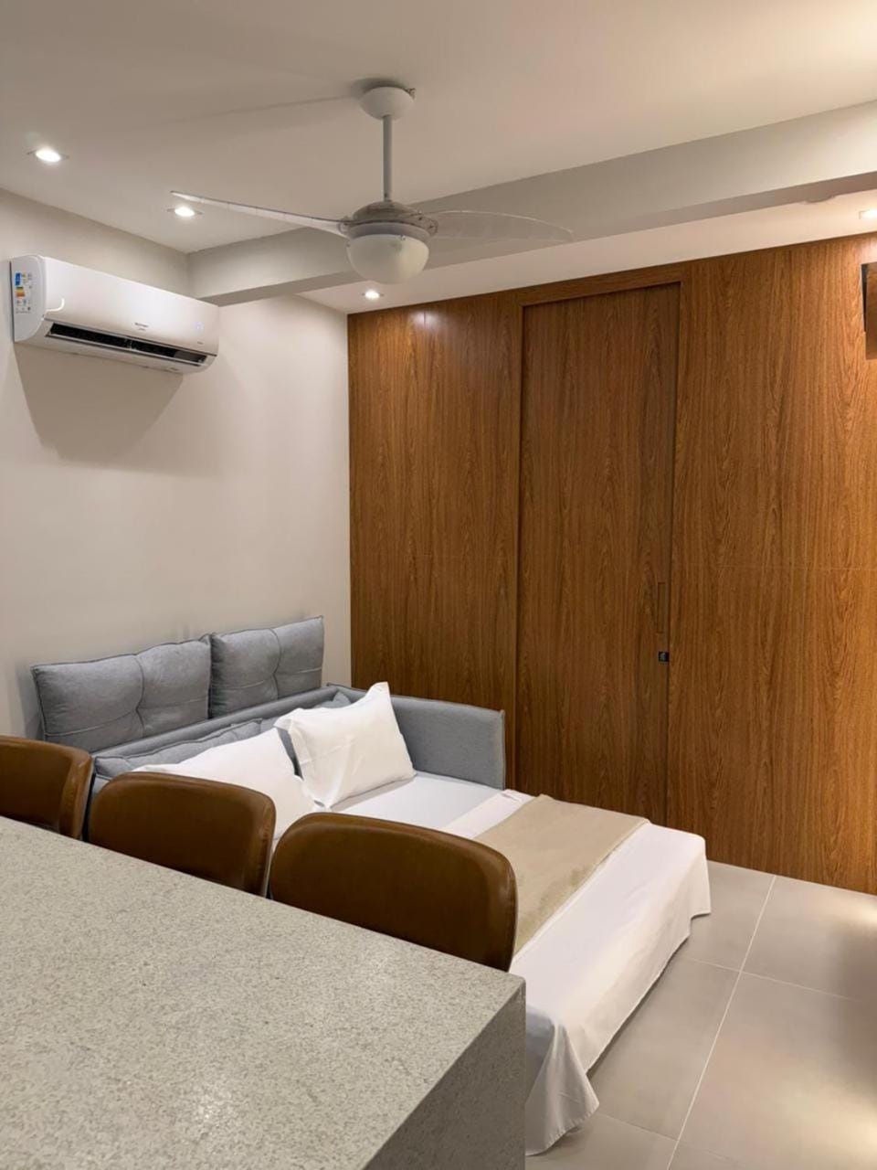 Bed, Living room, air conditioner