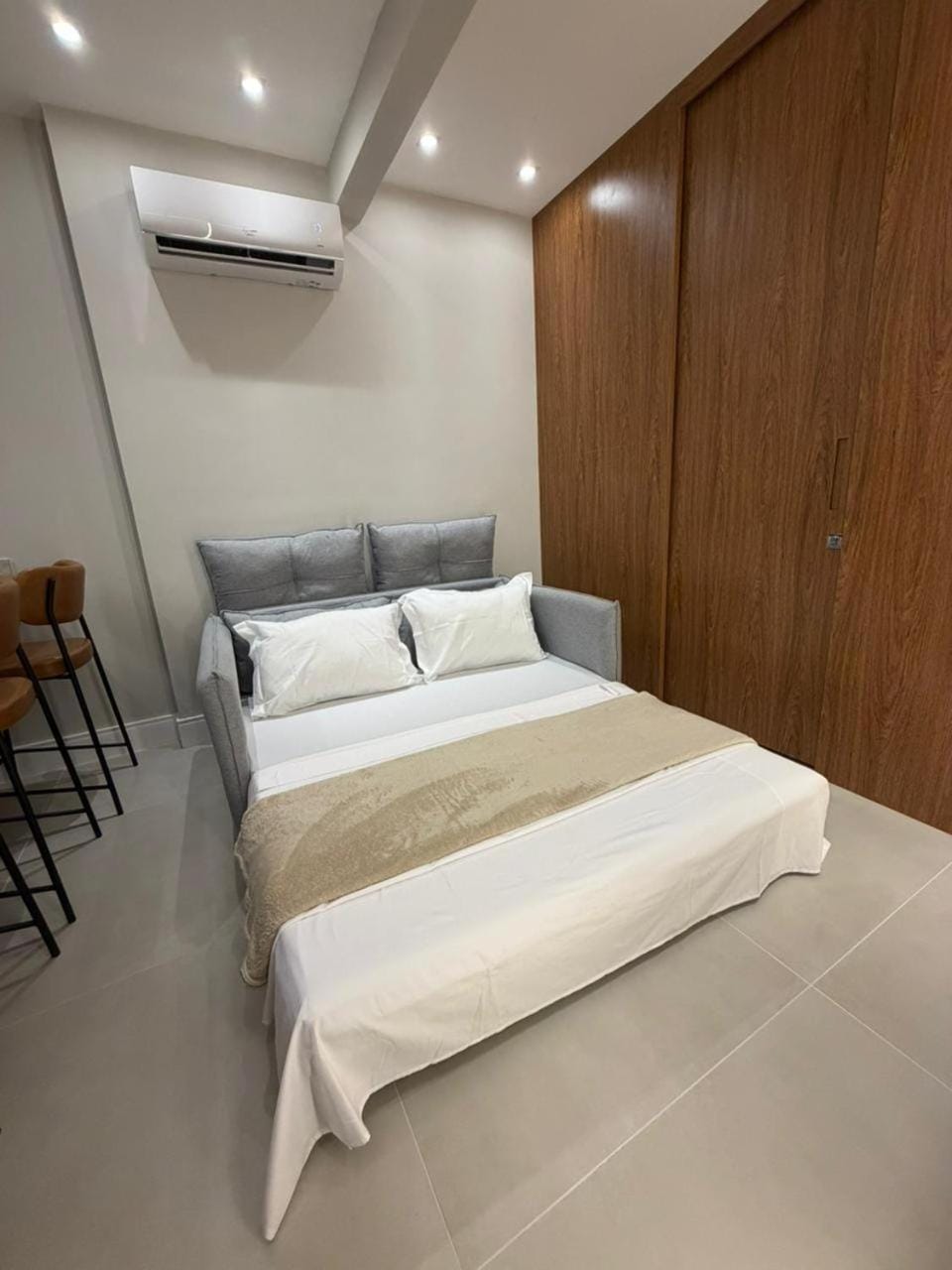 Bed, Living room, air conditioner