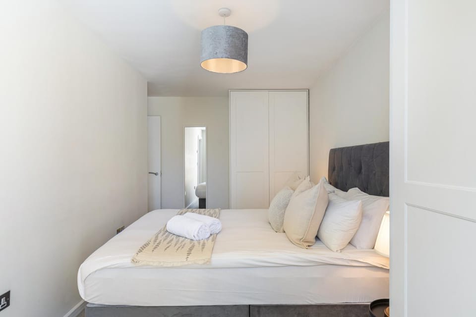 Bed, Photo of the whole room, Bedroom, towels, wardrobe