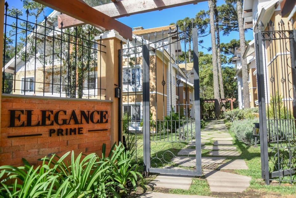 Rosa Edifício Prime Elegance Apartment in Canela