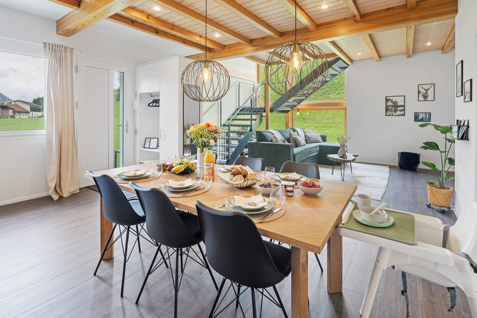 Kitchen or kitchenette, Living room, Food and drinks, Photo of the whole room, Seating area, Dining area, Food