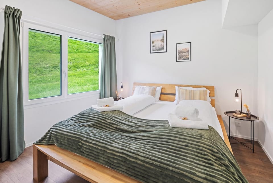 Bed, Photo of the whole room, Bedroom, towels