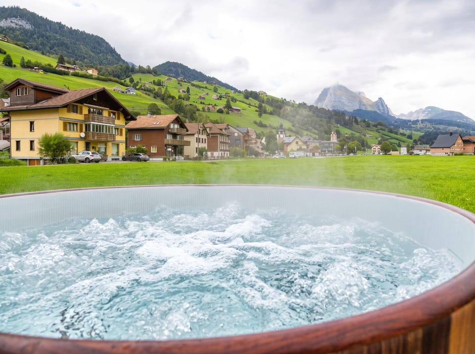 Nearby landmark, Spring, Day, Natural landscape, Hot Tub, View (from property/room), Mountain view