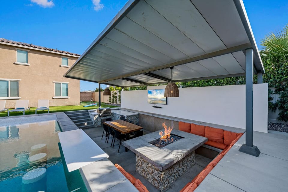 High Noon - New, Incredibly designed Pool Home House in Indio