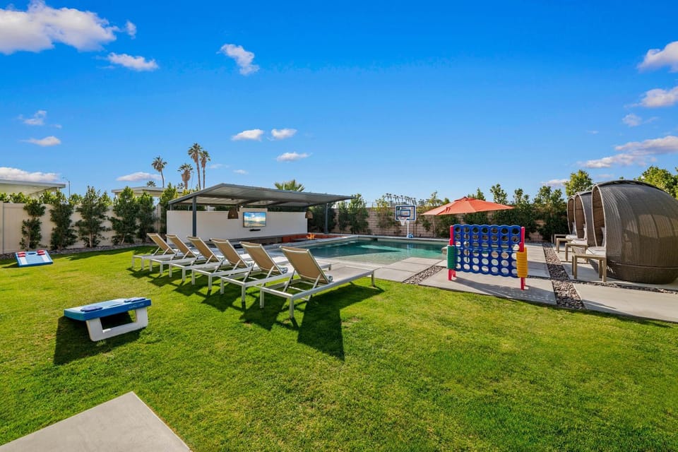 High Noon - New, Incredibly designed Pool Home House in Indio