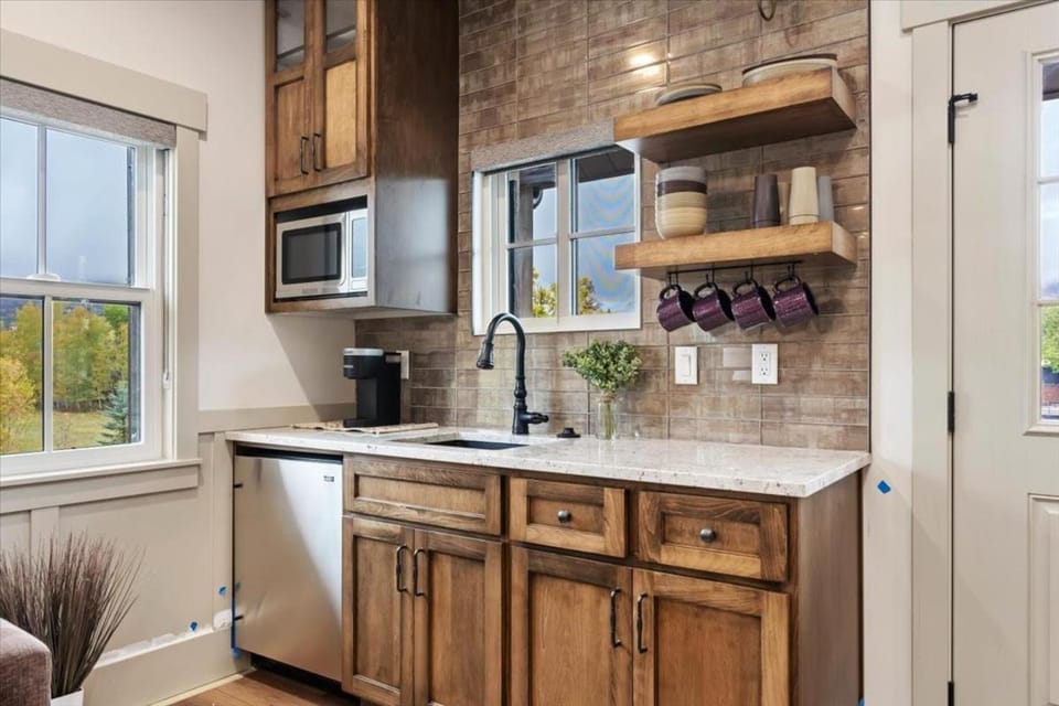 The Highland Cow Room - Newly Built Midway Loft Apartment in Midway