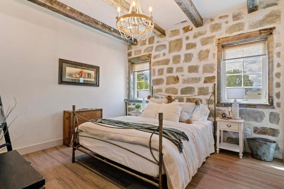 Historic Midway Farmhouse Chalet in Midway