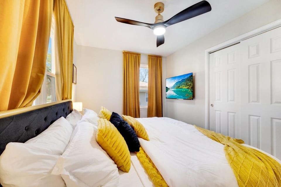OneNinth-Luxury Downtown Retreat House in Lees Summit