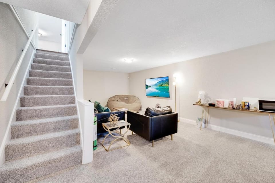 OneNinth-Luxury Downtown Retreat House in Lees Summit
