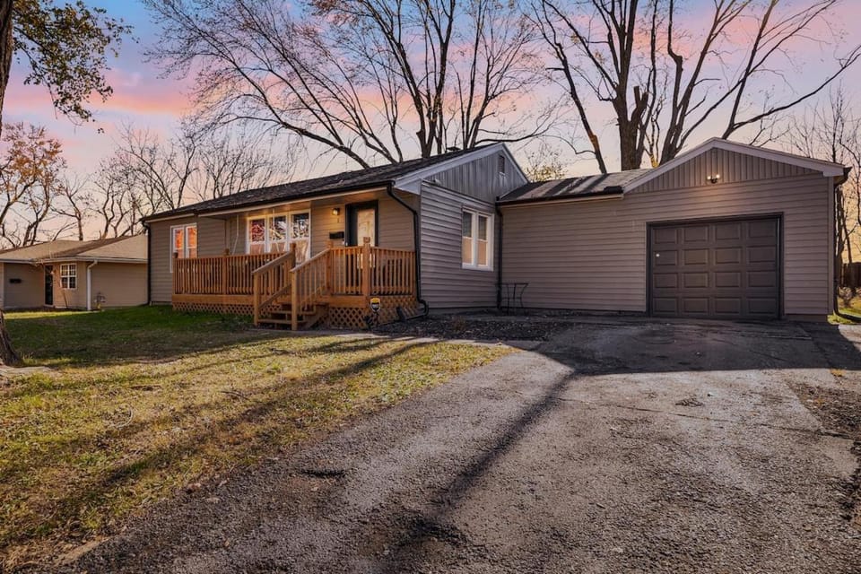 OneNinth-Luxury Downtown Retreat House in Lees Summit