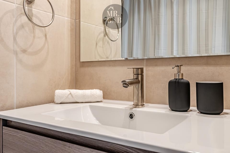 Bathroom, Bath, towels