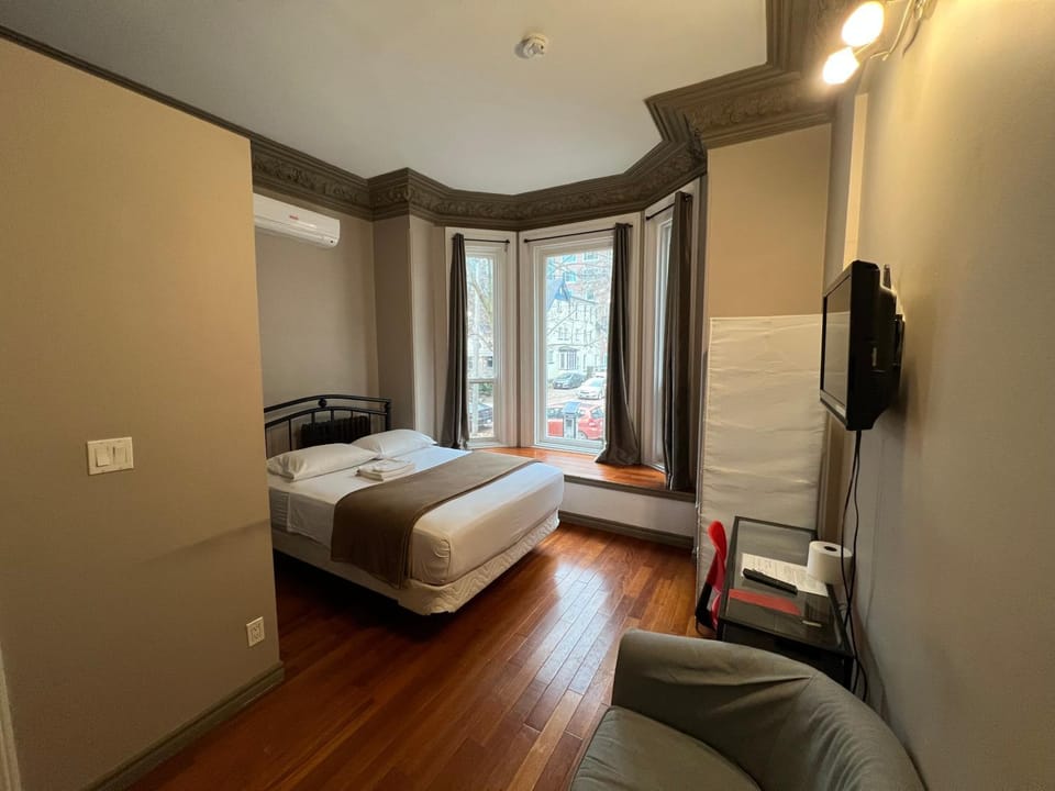 Klaus Guesthouse Bed and Breakfast in Toronto