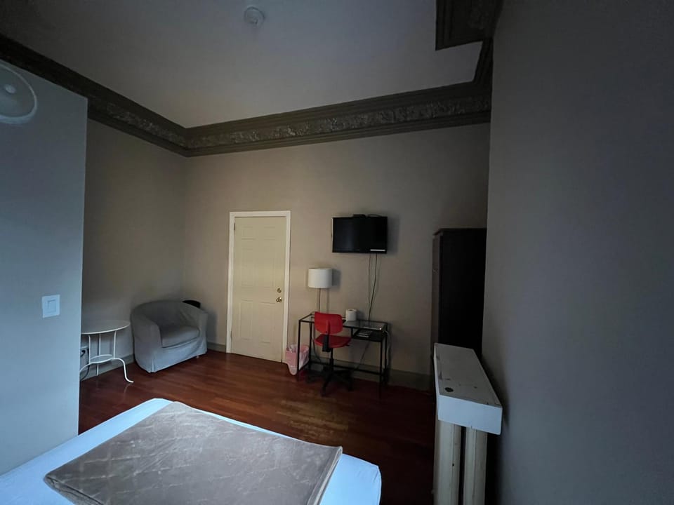 Klaus Guesthouse Bed and Breakfast in Toronto
