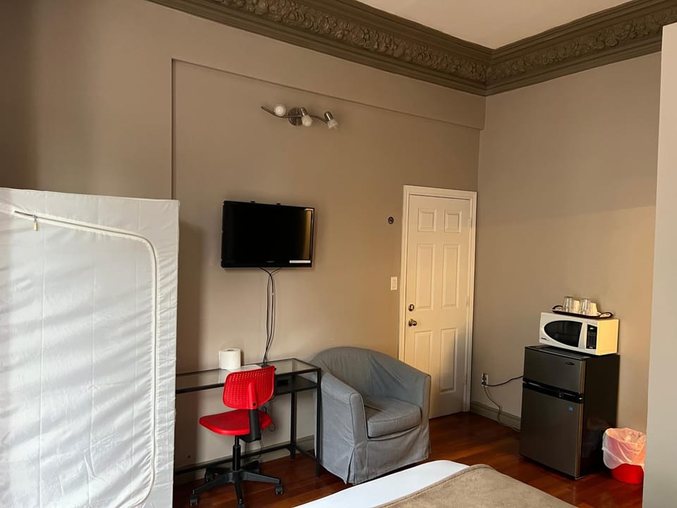 Klaus Guesthouse Bed and Breakfast in Toronto