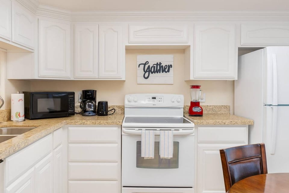 250 Paces to Beach Pool 1st Floor condo Apartment in South Padre Island
