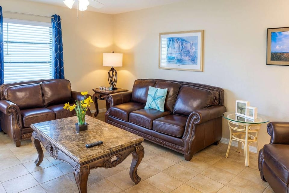 250 Paces to Beach Pool 1st Floor condo Apartment in South Padre Island