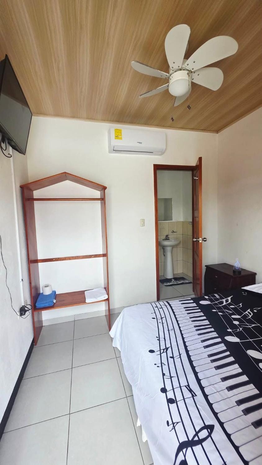 Bed, TV and multimedia, Bedroom, air conditioner