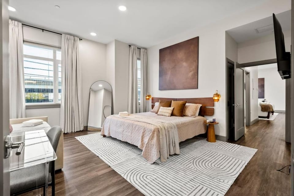 Bed, TV and multimedia, Bedroom