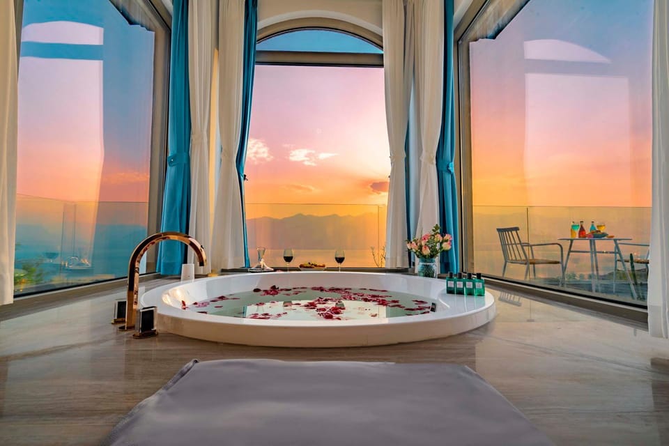 Photo of the whole room, Bath
