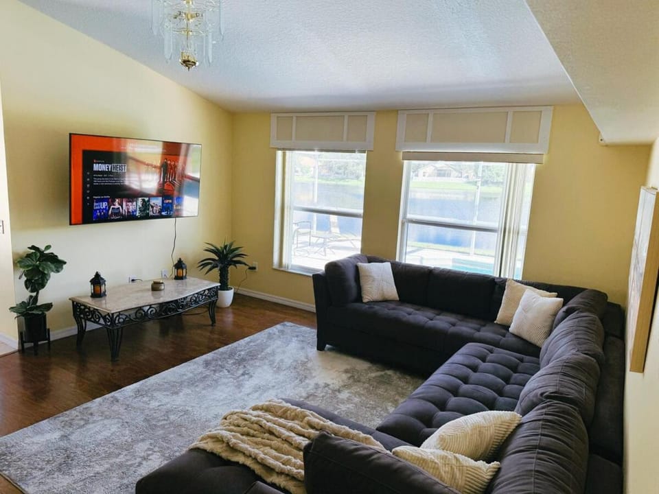 Luxury Family Villa with Pool Near Disney Parks Villa in Kissimmee