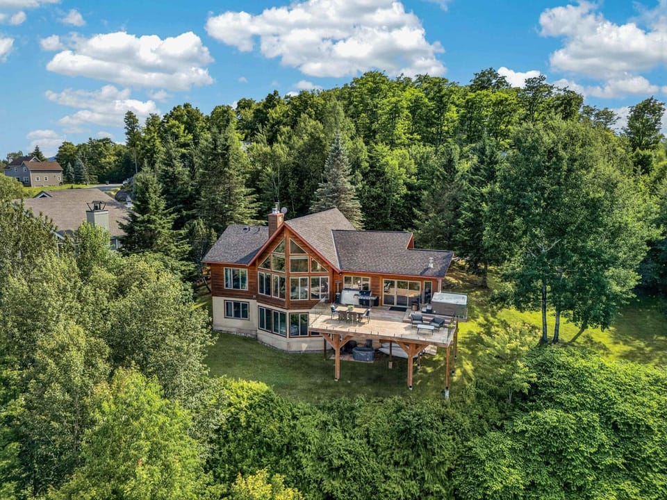 Alpine View Lodge - Cozy Private Chalet in Mont-Tremblant Chalet in Mont-Tremblant