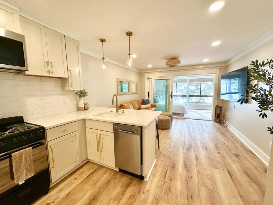 Bay-front Condo near Gulf - Elegant and Private Stay - Penthouse with Elevator Apartment in Niceville
