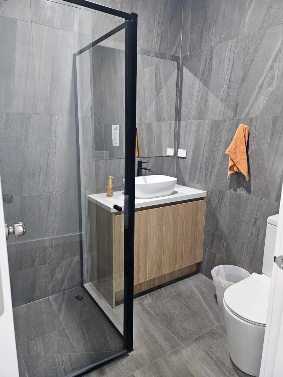 Maruve Guesthouse Plus- Modern Stay near Melb Airport 12 min Bed and Breakfast in Melbourne