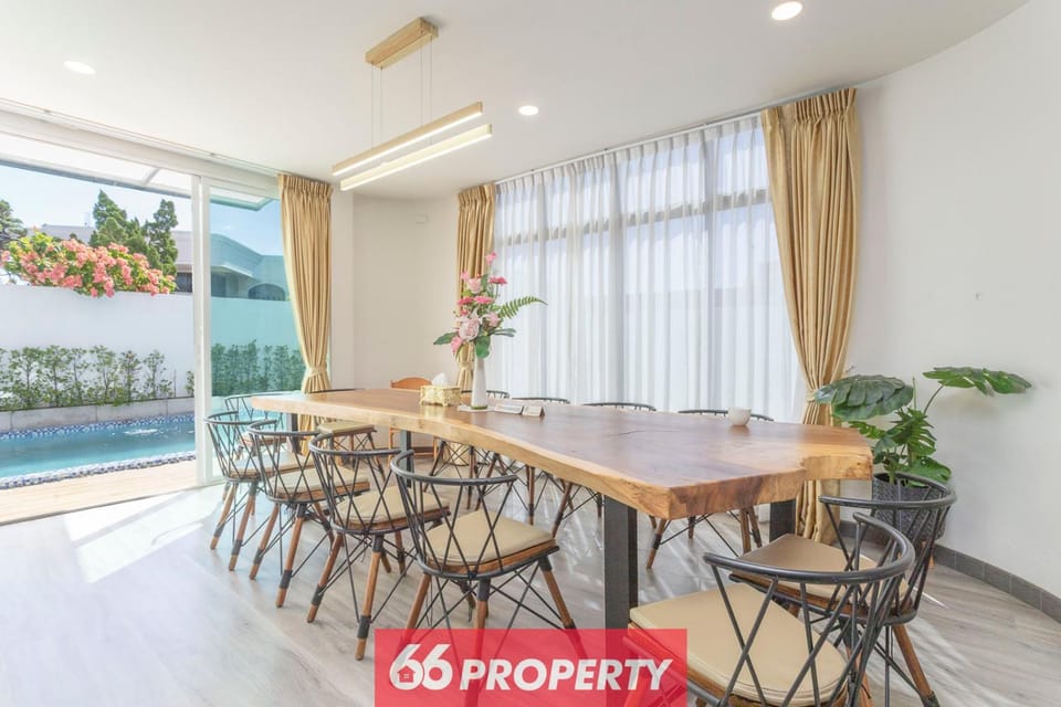 5BR Sunset Pool Villa near City and Shopping Malls Villa in Chiang Mai