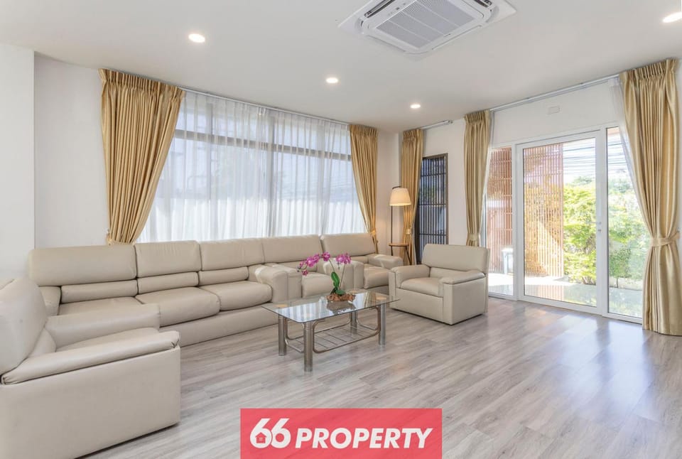 5BR Sunset Pool Villa near City and Shopping Malls Villa in Chiang Mai