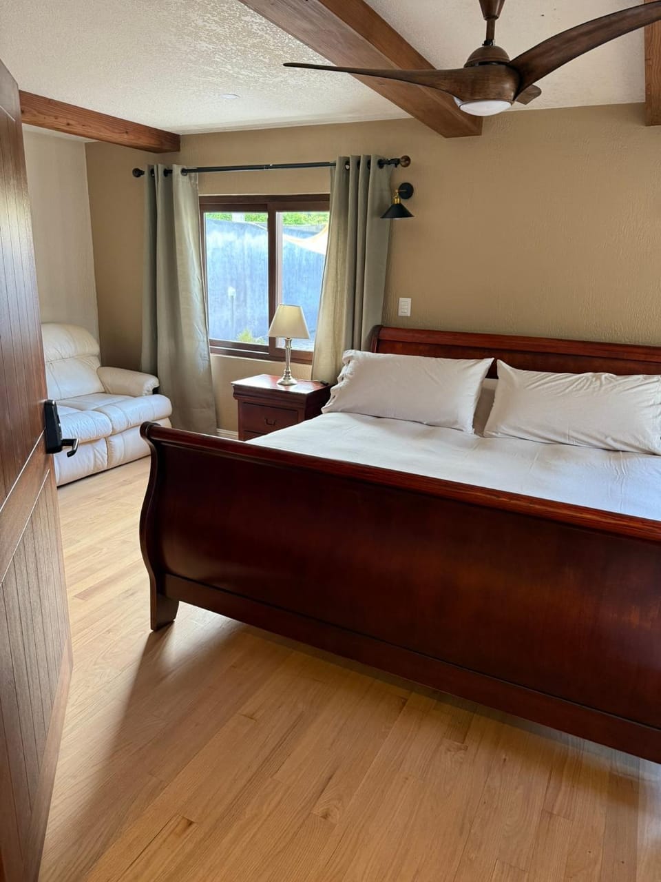 Hotel California Bed and Breakfast in O'Higgins, Chile