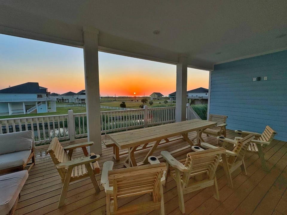 Patio, View (from property/room), Balcony/Terrace, Sea view, Sunrise, Family