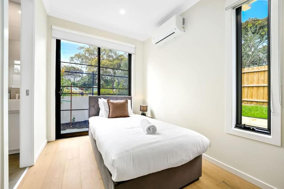 Central Mount Waverley Townhouse with parking House in City of Monash