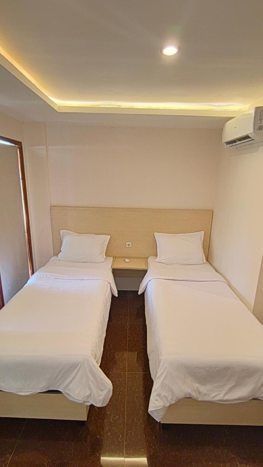 Bed, Bedroom, air conditioner