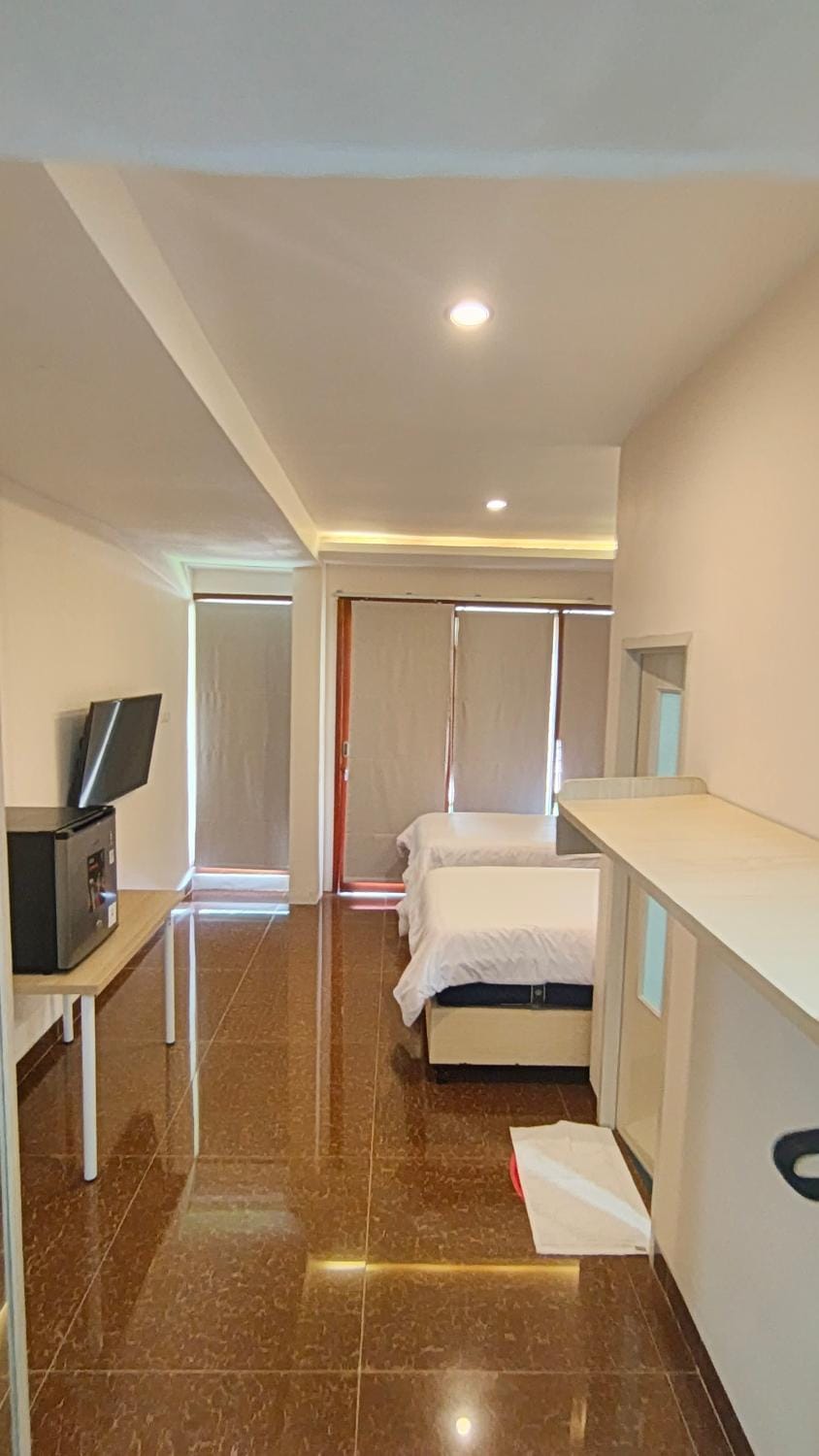 Bed, TV and multimedia, Bedroom