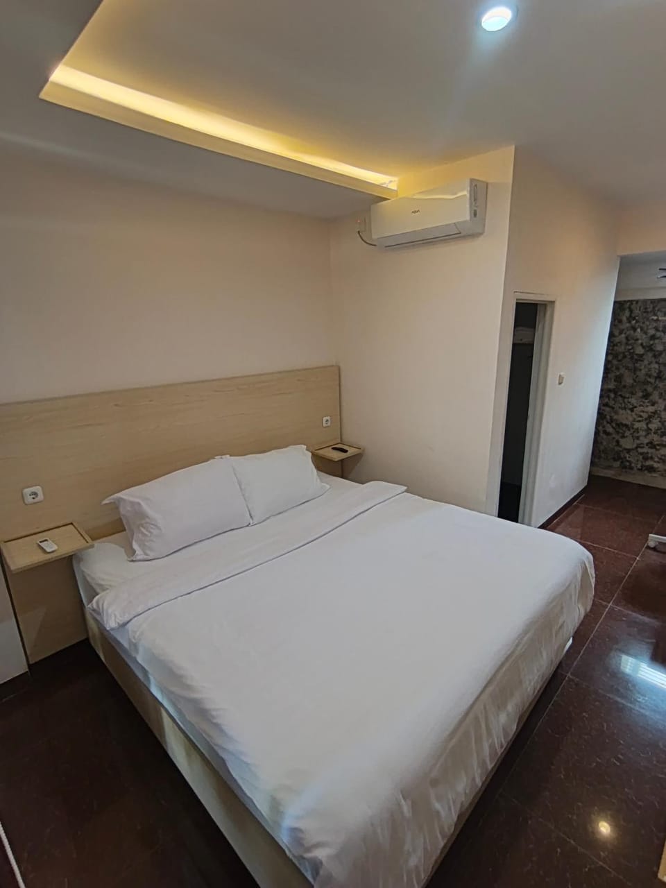 Bed, Bathroom, air conditioner